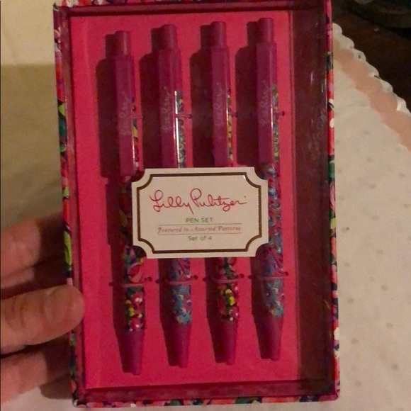 Lilly Pulitzer Set of 4 pens black ink